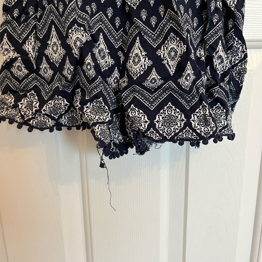Patterned Romper - Picture 3 of 4